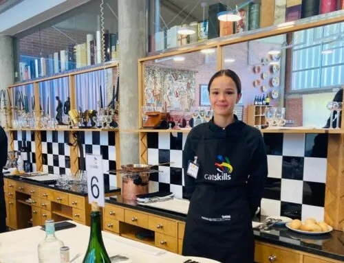 La Martina Pérez, de 1r de Grau Superior, tercera classificada al CatSkills de Servei en Restaurant